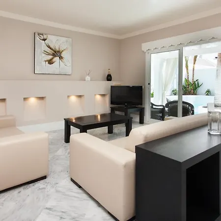 Villa 44 *